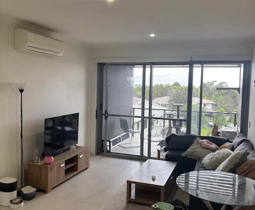 Furnished room with ensuite in a flatshare