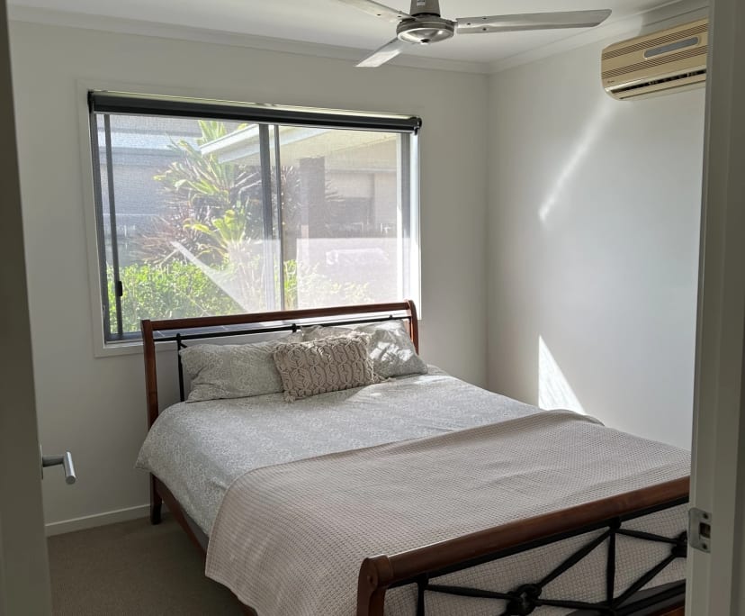 Room in a share house