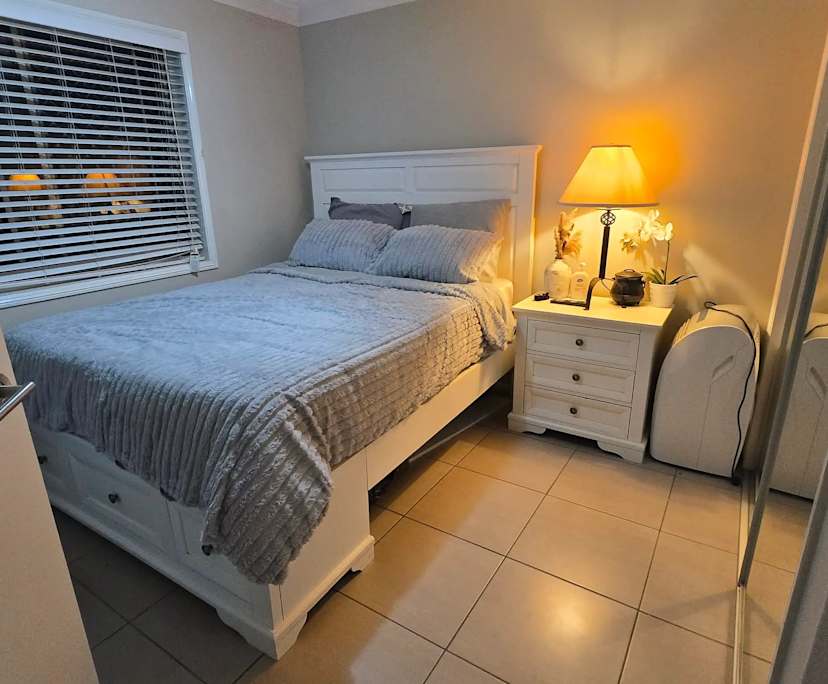 Room in a share house