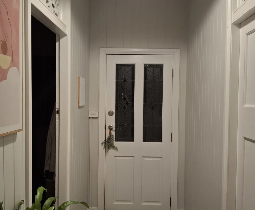 $330, Share-house, 3 bathrooms, Holland Park QLD 4121