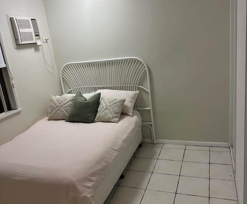 Room in a share house