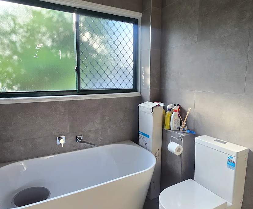 $265, Share-house, 3 bathrooms, Stones Corner QLD 4120