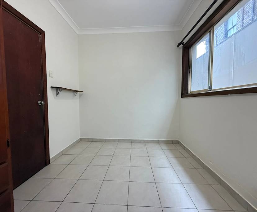 Room in a share house