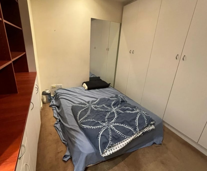 Furnished room in a flatshare