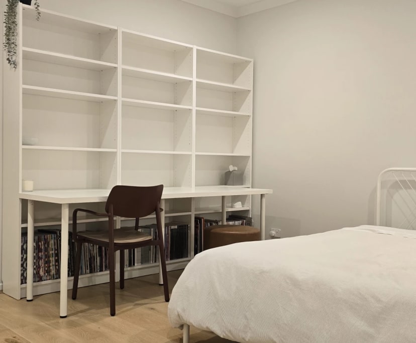 Furnished room in a flatshare