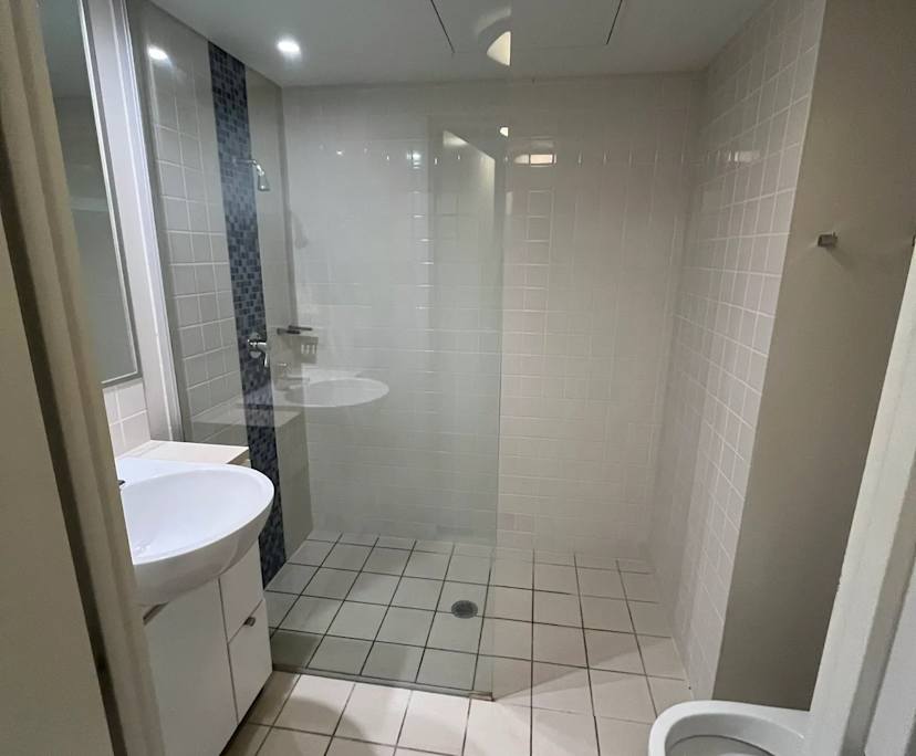 Furnished room with ensuite in a flatshare