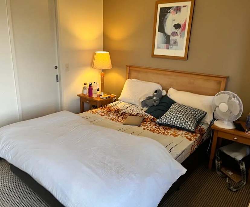 Furnished room in a flatshare