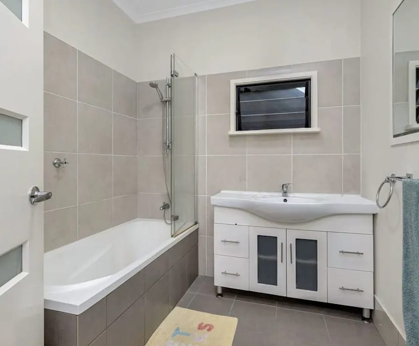 $430, Share-house, 2 bathrooms, Railway Estate QLD 4810