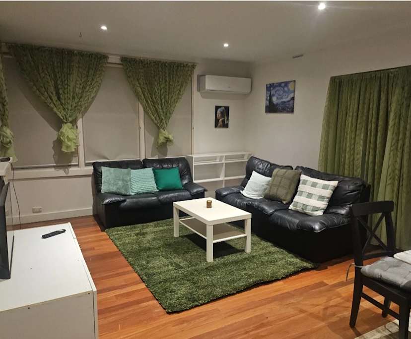Room in a share house