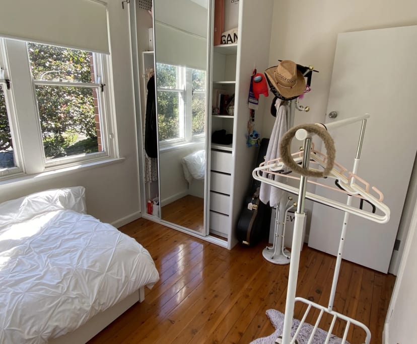 Furnished room in a flatshare