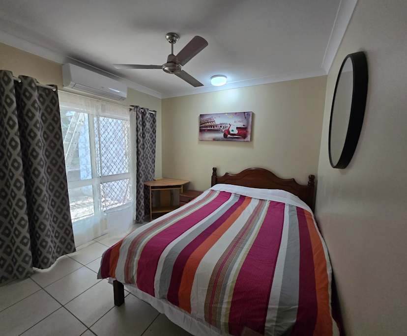 $275, Share-house, 5 bathrooms, Mooroobool QLD 4870