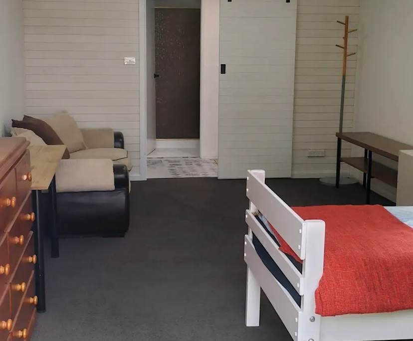 Furnished room with own bathroom