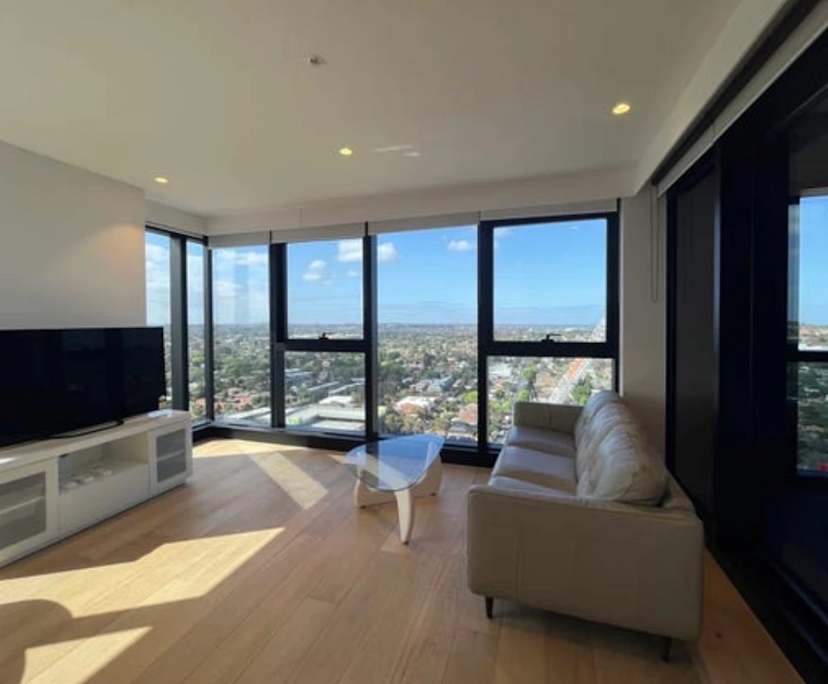 Furnished room with ensuite in a flatshare