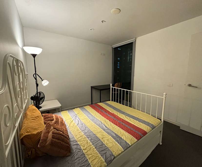 Furnished room in a flatshare