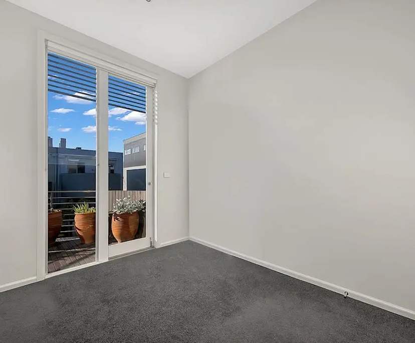 Unfurnished room in a share house