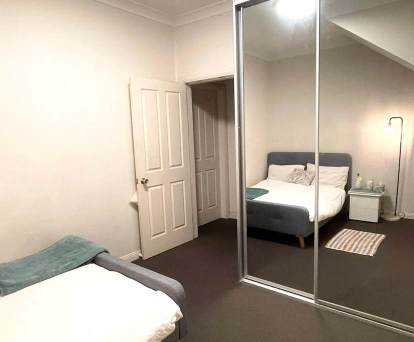 Furnished room in a flatshare