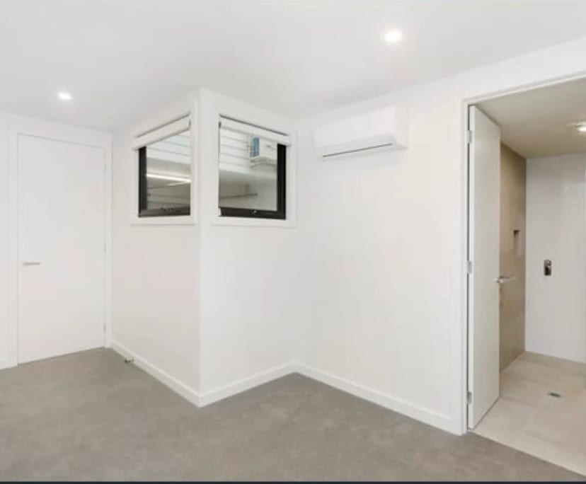 Unfurnished room with own bathroom