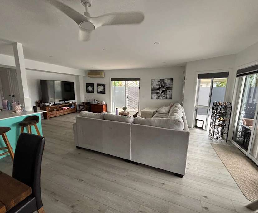 $350, Share-house, 5 bathrooms, Runaway Bay QLD 4216