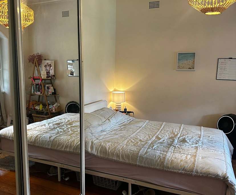 Furnished room in a flatshare