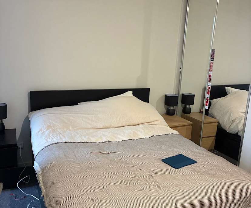 Furnished room with ensuite in a flatshare