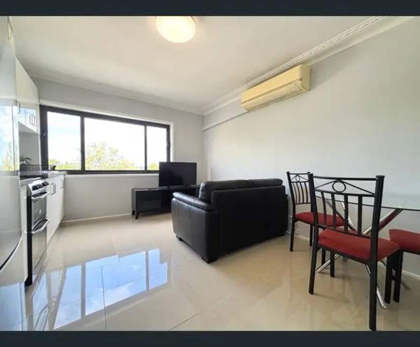 Furnished room in a flatshare