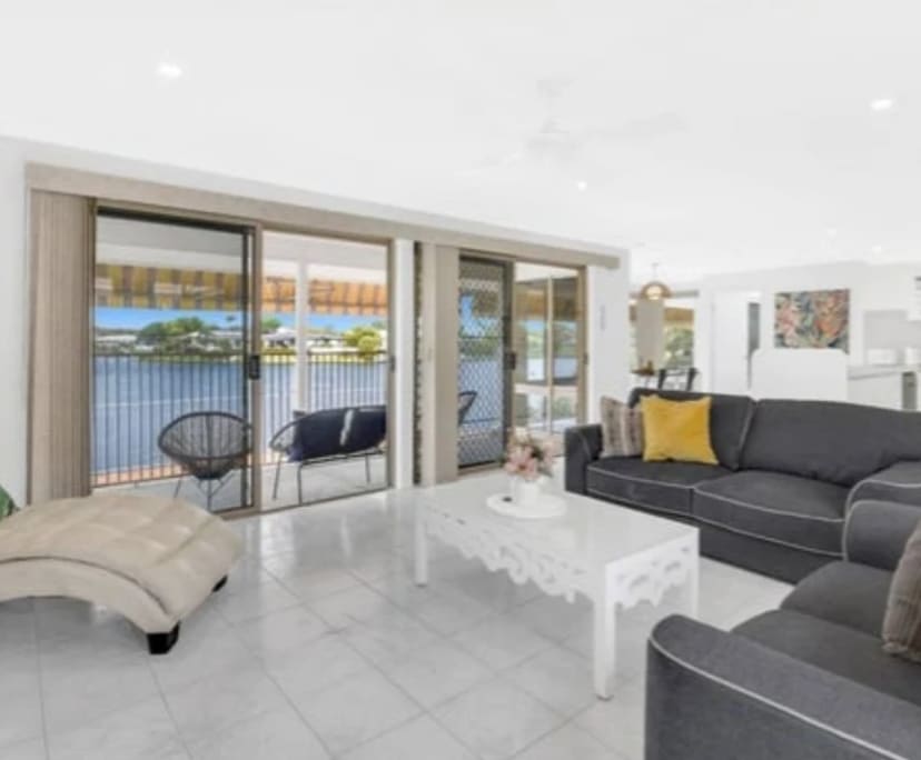 $370, Share-house, 5 bathrooms, Mermaid Waters QLD 4218