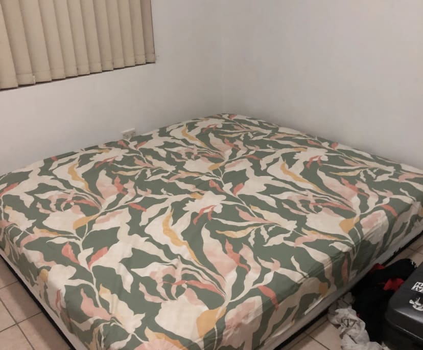 Furnished room in a flatshare