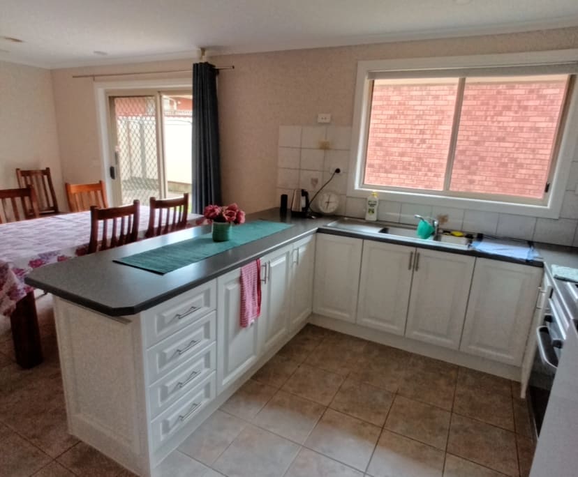 $350, Share-house, 3 bathrooms, Mill Park VIC 3082