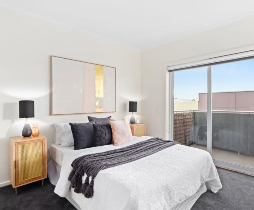 Furnished room with ensuite in a flatshare
