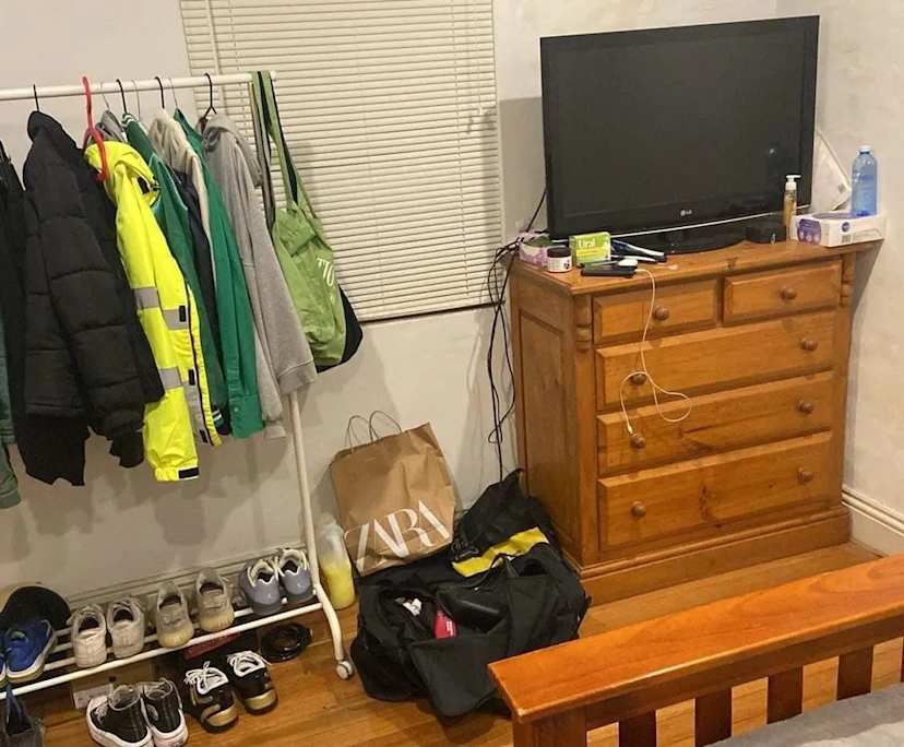 Furnished room in a share house