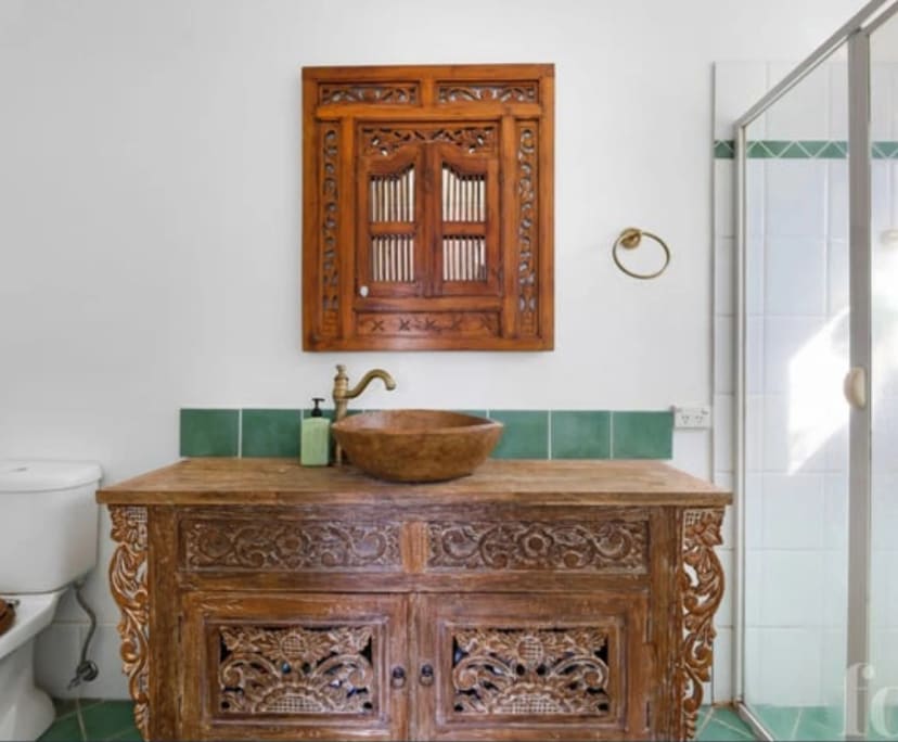 $450, Share-house, 4 bathrooms, Labrador QLD 4215