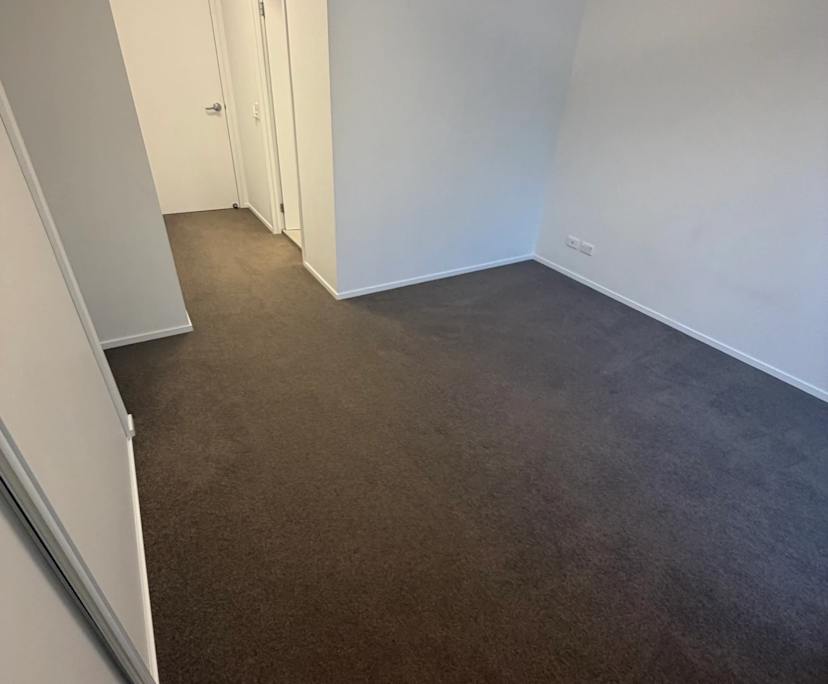 Unfurnished room with ensuite in a flatshare