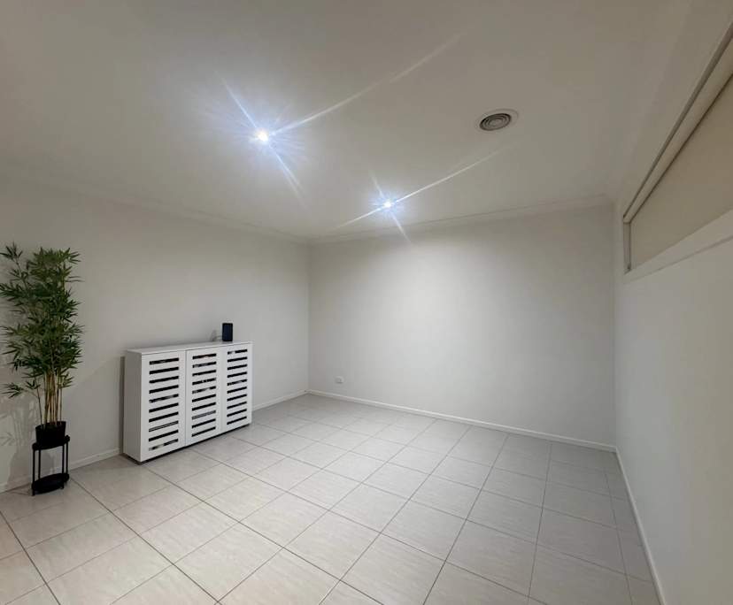 Unfurnished room with own bathroom