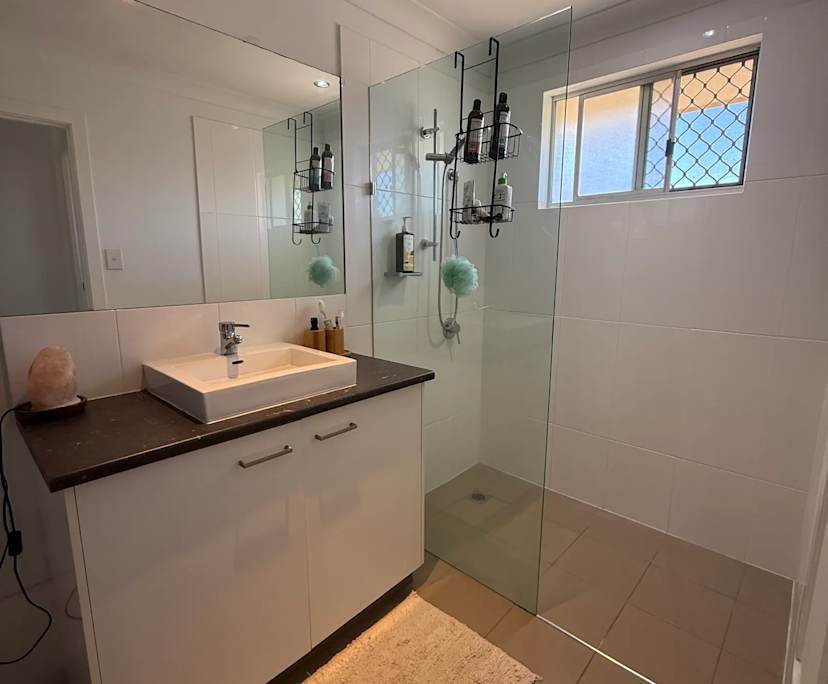 $360, Whole-property, 2 bathrooms, Mermaid Waters QLD 4218