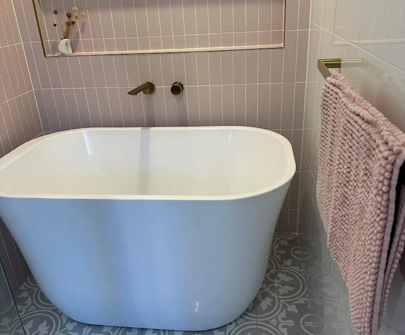 Furnished room with own bathroom
