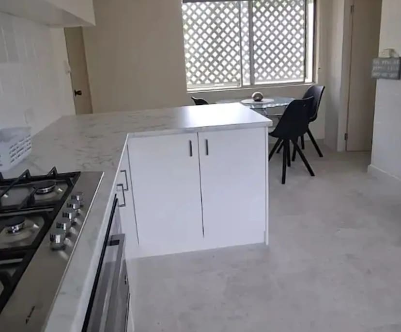 $350, Flatshare, 3 bathrooms, West End QLD 4101