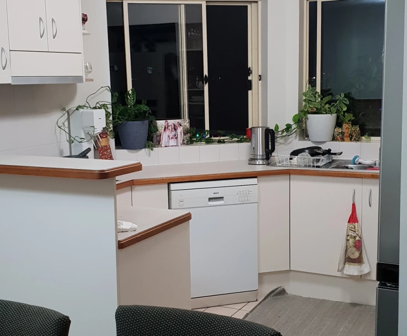 $270, Flatshare, 2 bathrooms, Red Hill QLD 4059