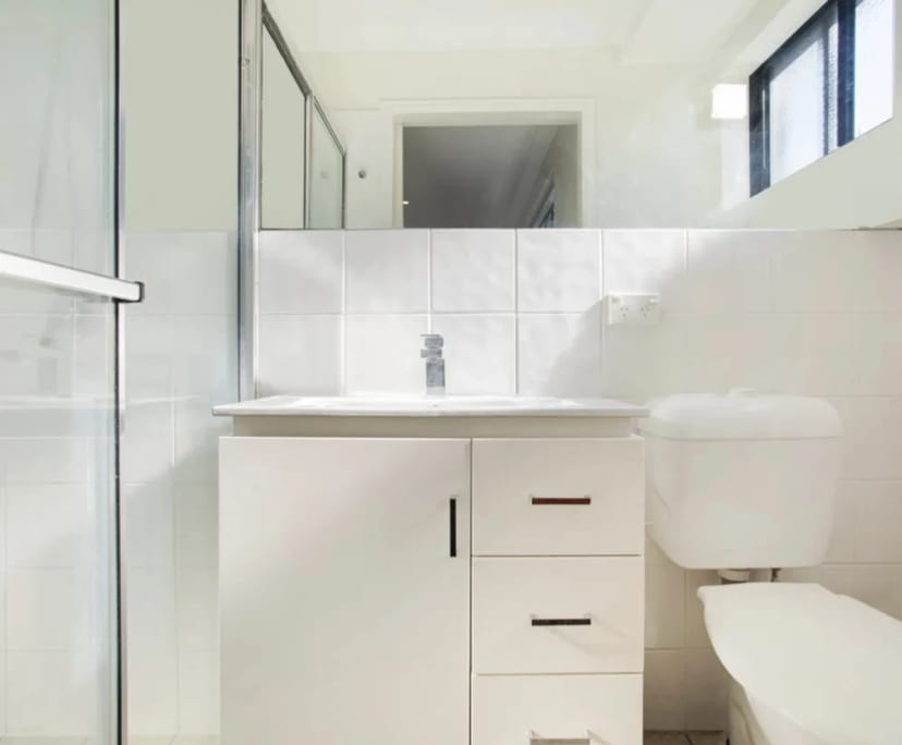 Unfurnished room with ensuite in a flatshare