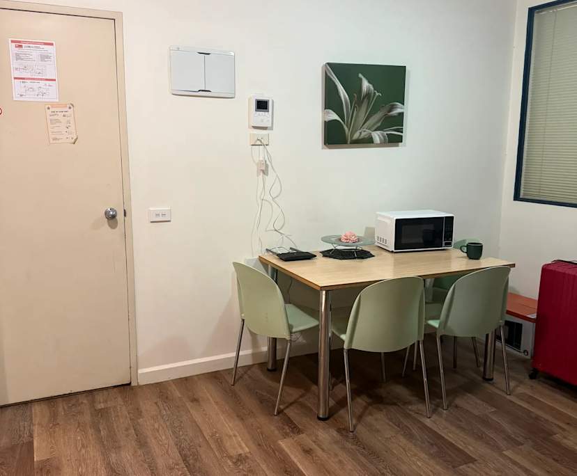 Furnished room in a flatshare