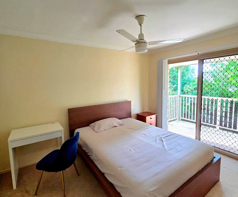 Furnished room in a share house