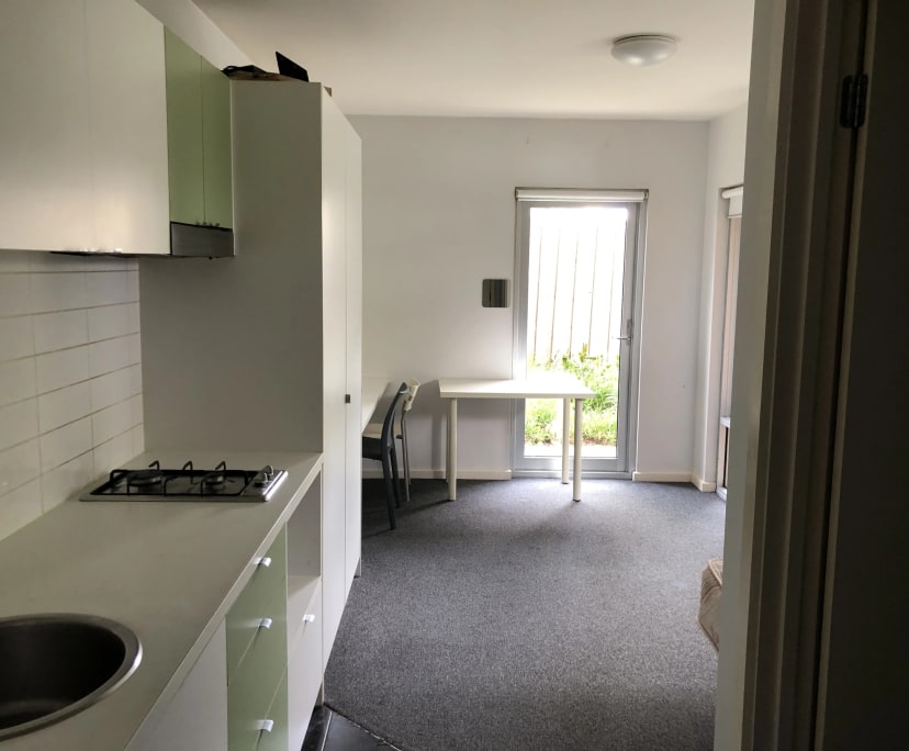$350, 1-bed, 1 bathroom, Box Hill VIC 3128