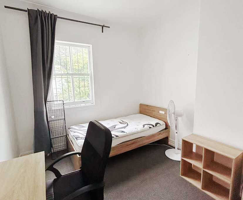 Furnished room in a share house