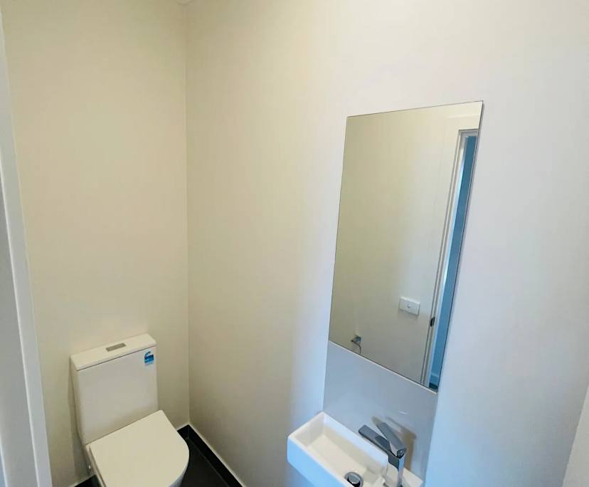 $220, Share-house, 3 bathrooms, Doveton VIC 3177