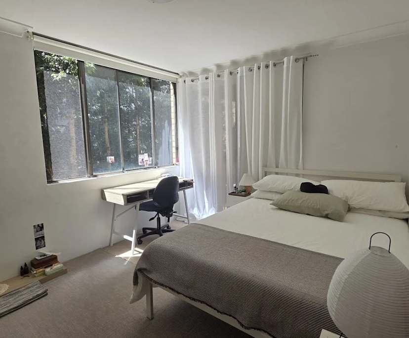 Furnished room with ensuite in a flatshare