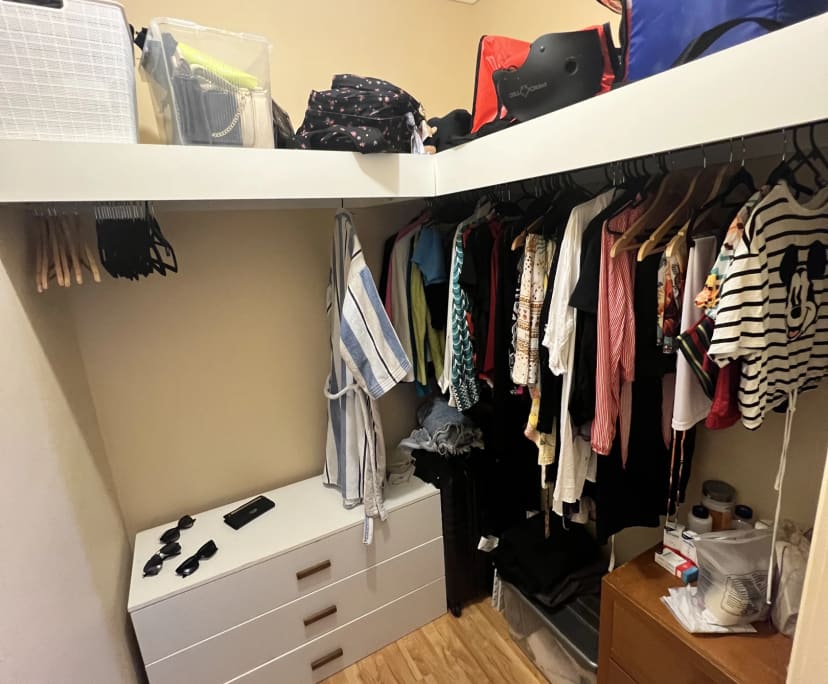 Furnished room in a share house