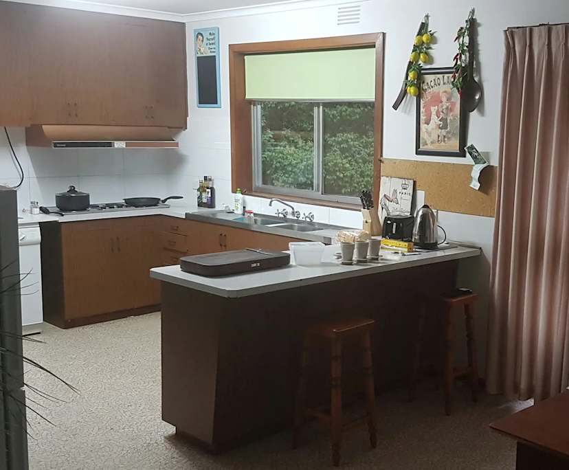 $350, Student-accommodation, 3 bathrooms, Greensborough VIC 3088