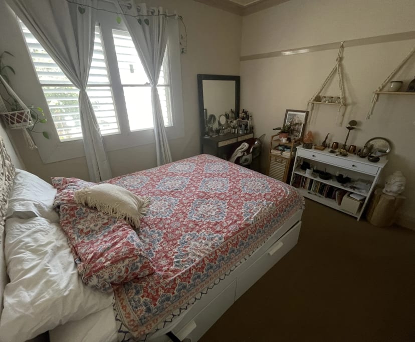 Furnished room in a flatshare