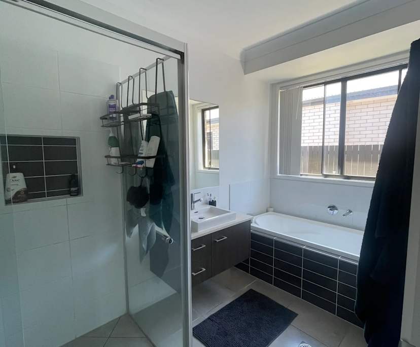 $195, Share-house, 4 bathrooms, Pimpama QLD 4209