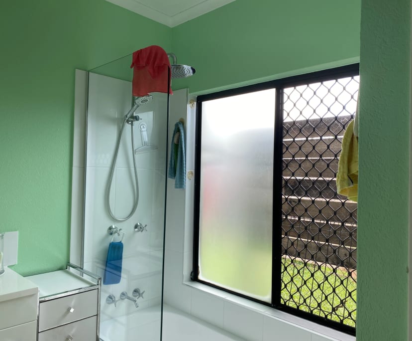 $230, Share-house, 3 bathrooms, Mooroobool QLD 4870