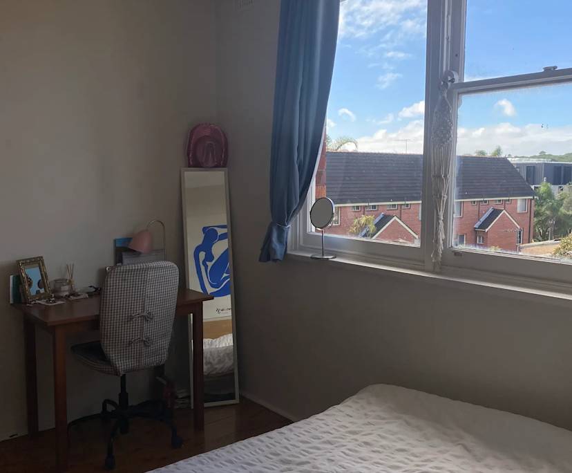 Furnished room in a flatshare